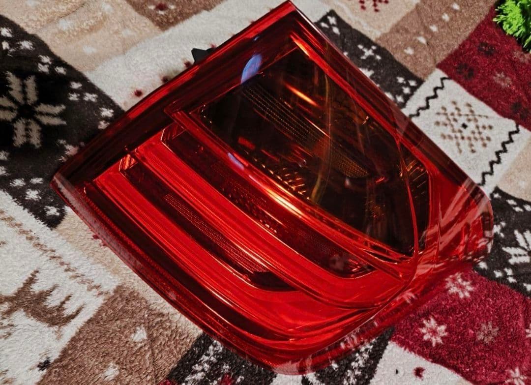 運転席　テールランプ外側　前期　bmw f30