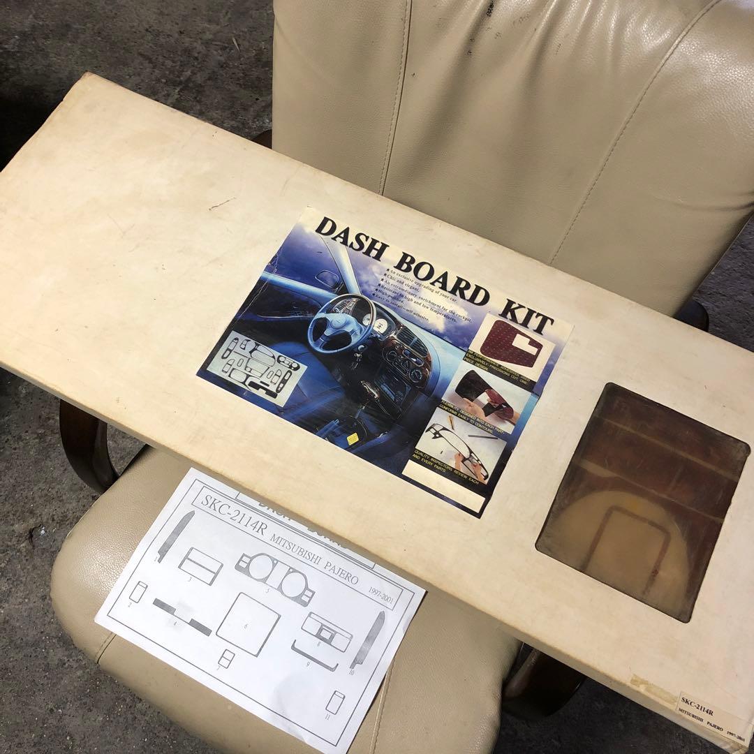 三菱パジェロ　ダッシュボードキット　木目　新品　未使用