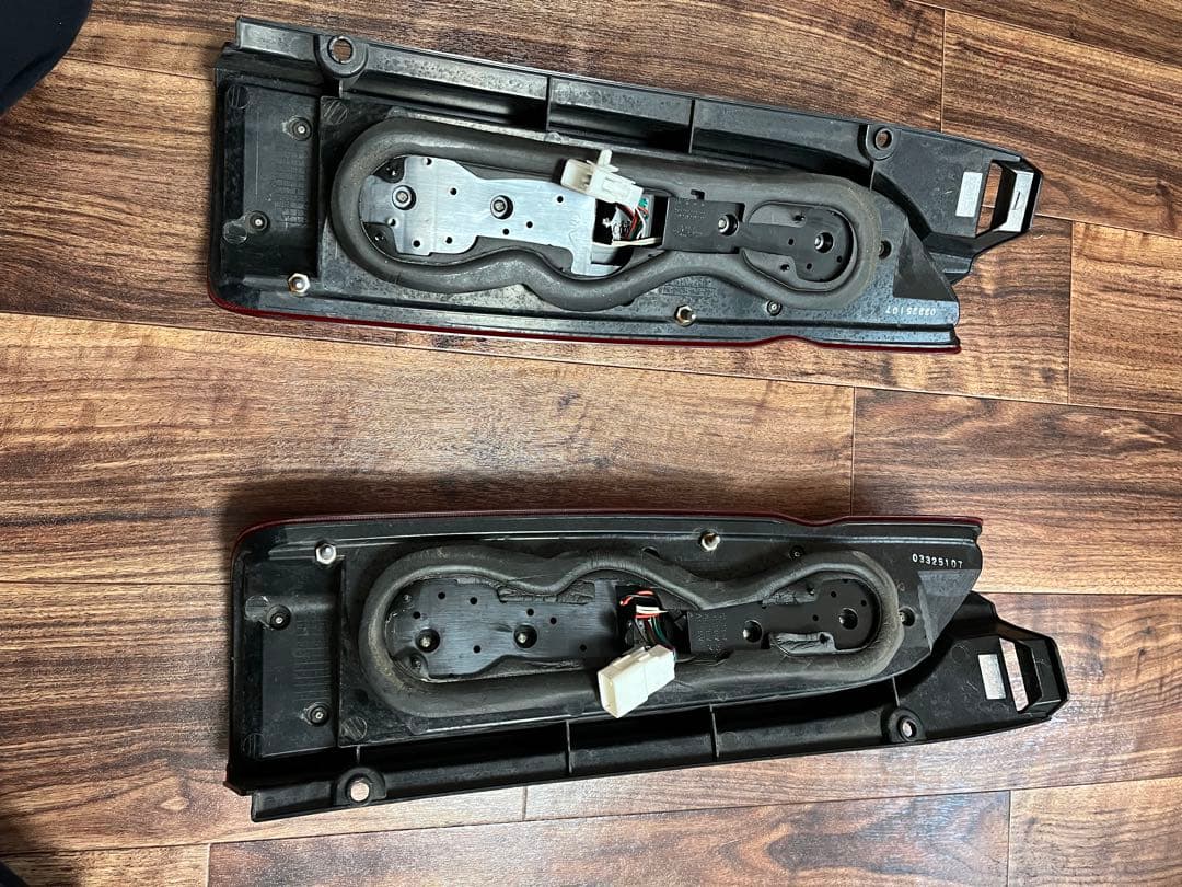 TOM.S ハイエース　LEDテールランプ