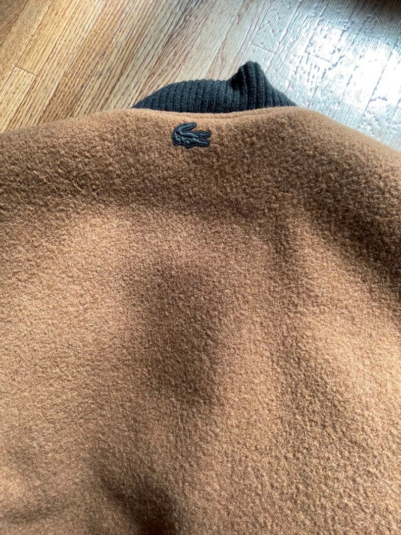 LACOSTE ブラウン スタジャン Lロゴ刺繍