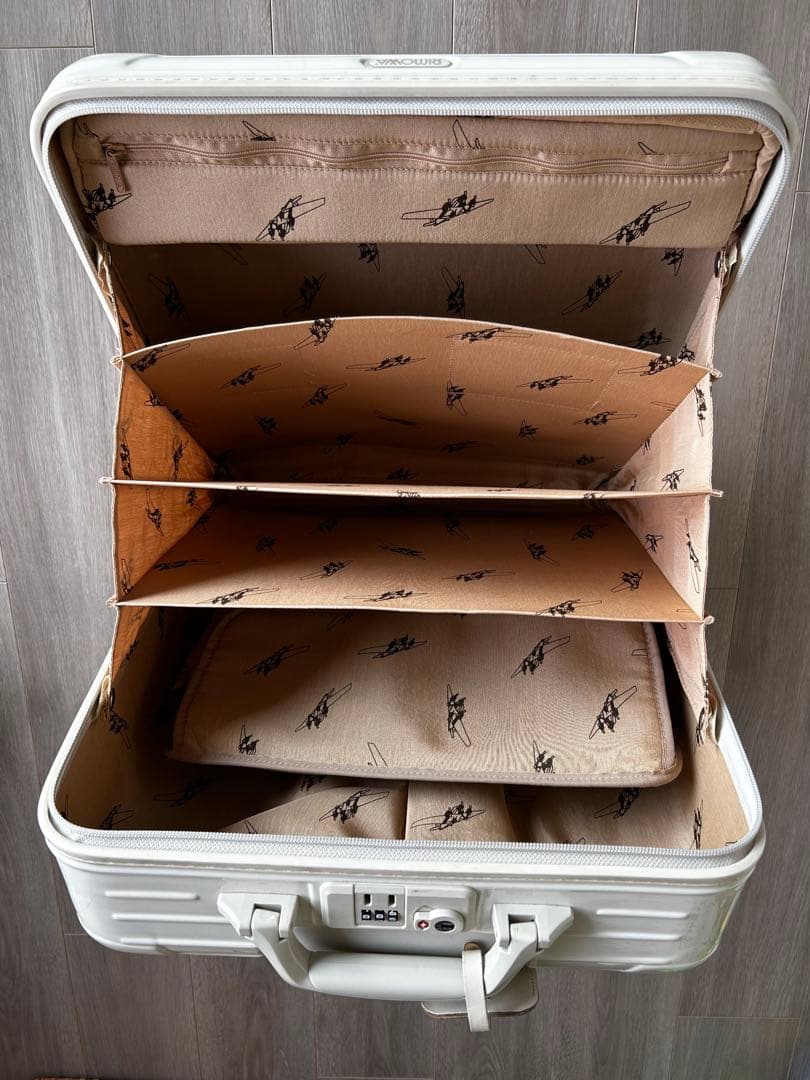 ※ひろさま専用※リモワ×アローズ　サルサエクリュ スーツケース