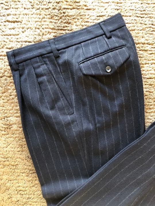 kolor ピンストライプテーパードスラックス