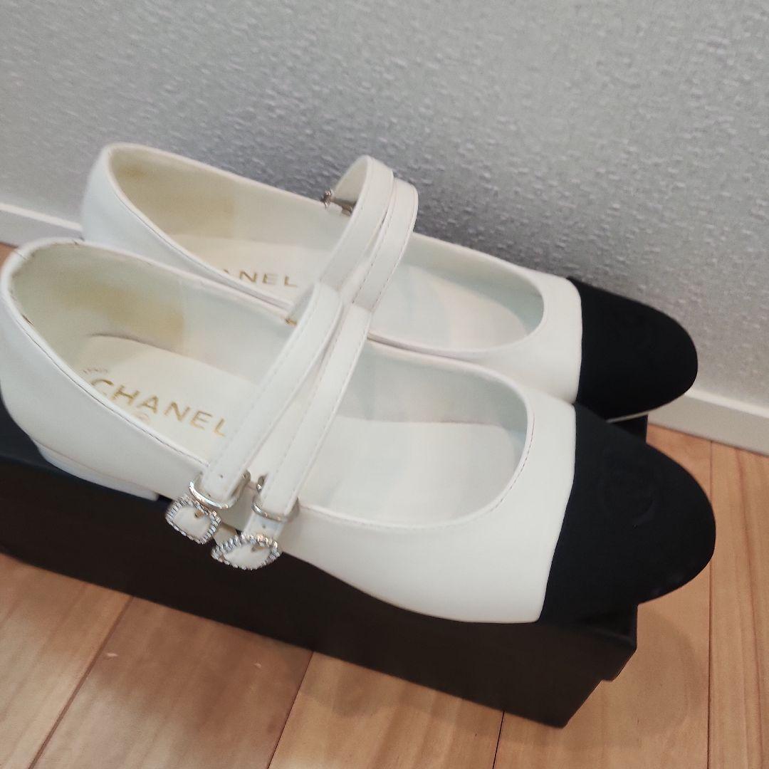 CHANEL フラットシューズ ホワイト・ブラック