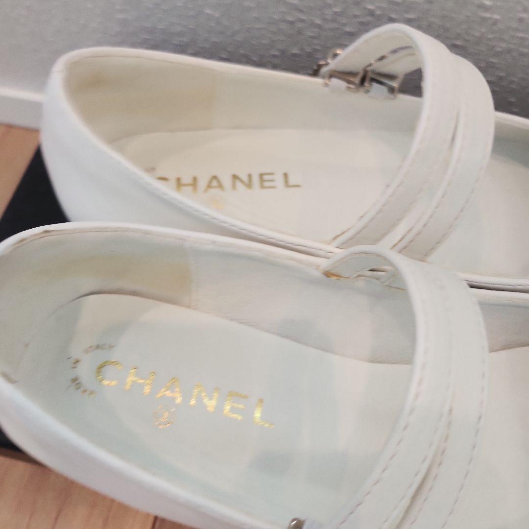 CHANEL フラットシューズ ホワイト・ブラック