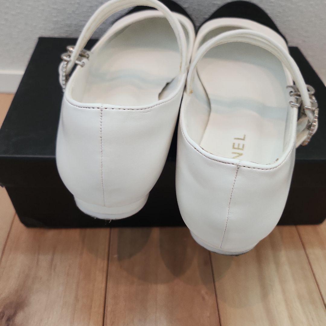 CHANEL フラットシューズ ホワイト・ブラック