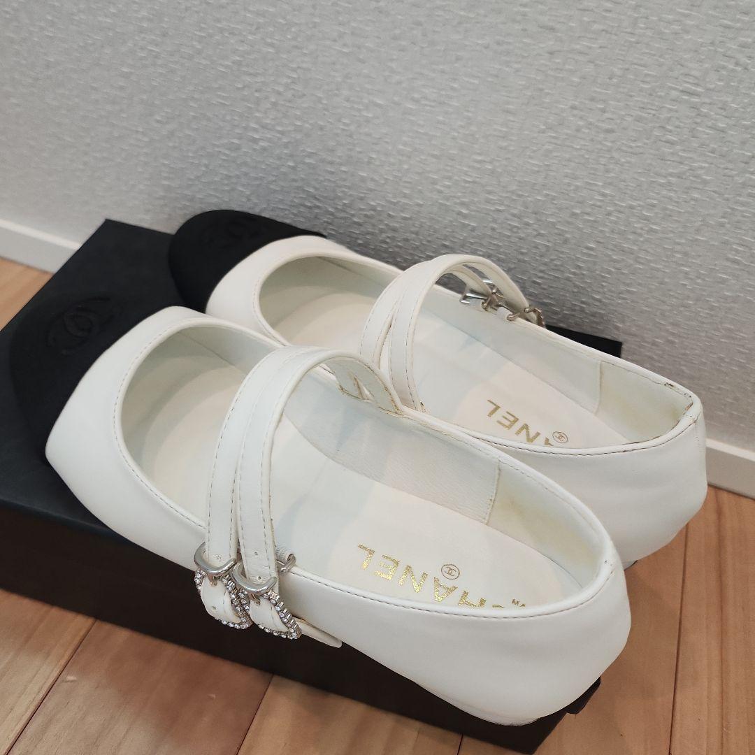 CHANEL フラットシューズ ホワイト・ブラック