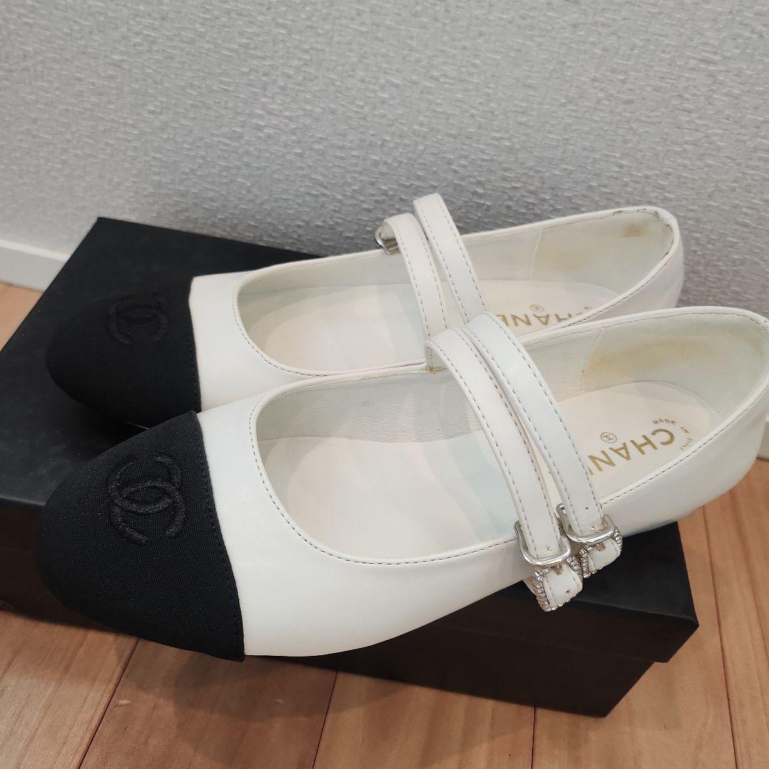 CHANEL フラットシューズ ホワイト・ブラック