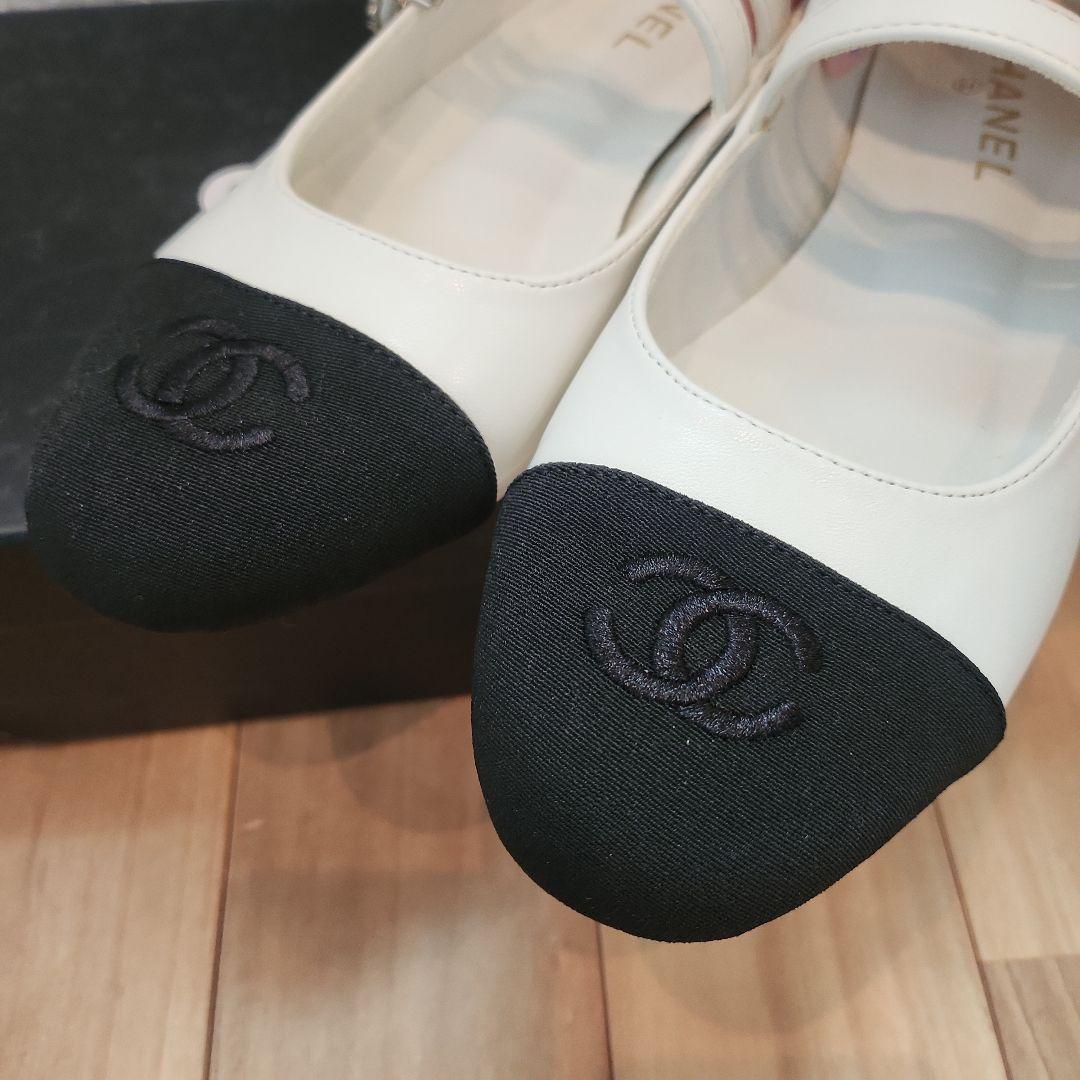 CHANEL フラットシューズ ホワイト・ブラック