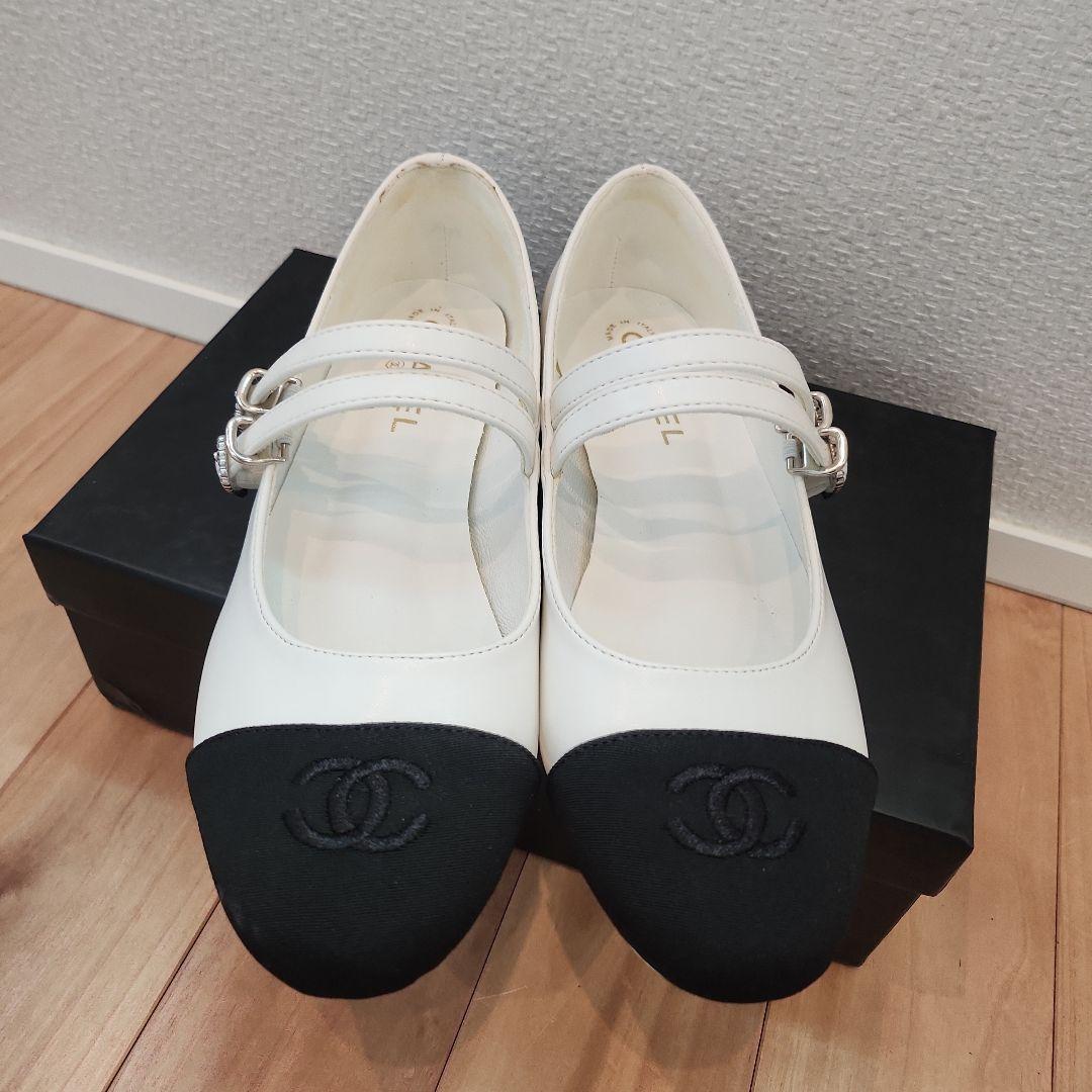 CHANEL フラットシューズ ホワイト・ブラック