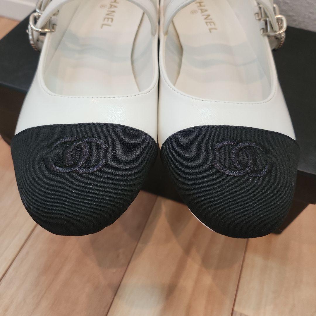 CHANEL フラットシューズ ホワイト・ブラック
