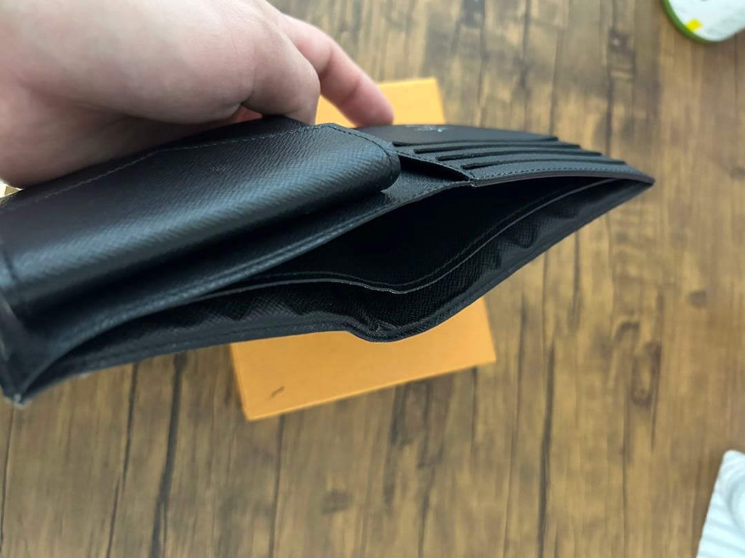 LOUIS VUITTON 二つ折り財布 ブラック