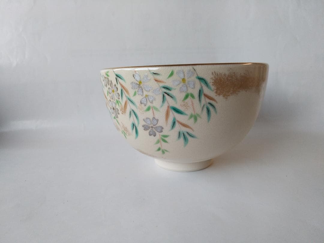 橋本紫雲 平安紫雲 色絵 柳桜文 茶碗 共箱 茶道具 茶器 抹茶碗 新品 です。