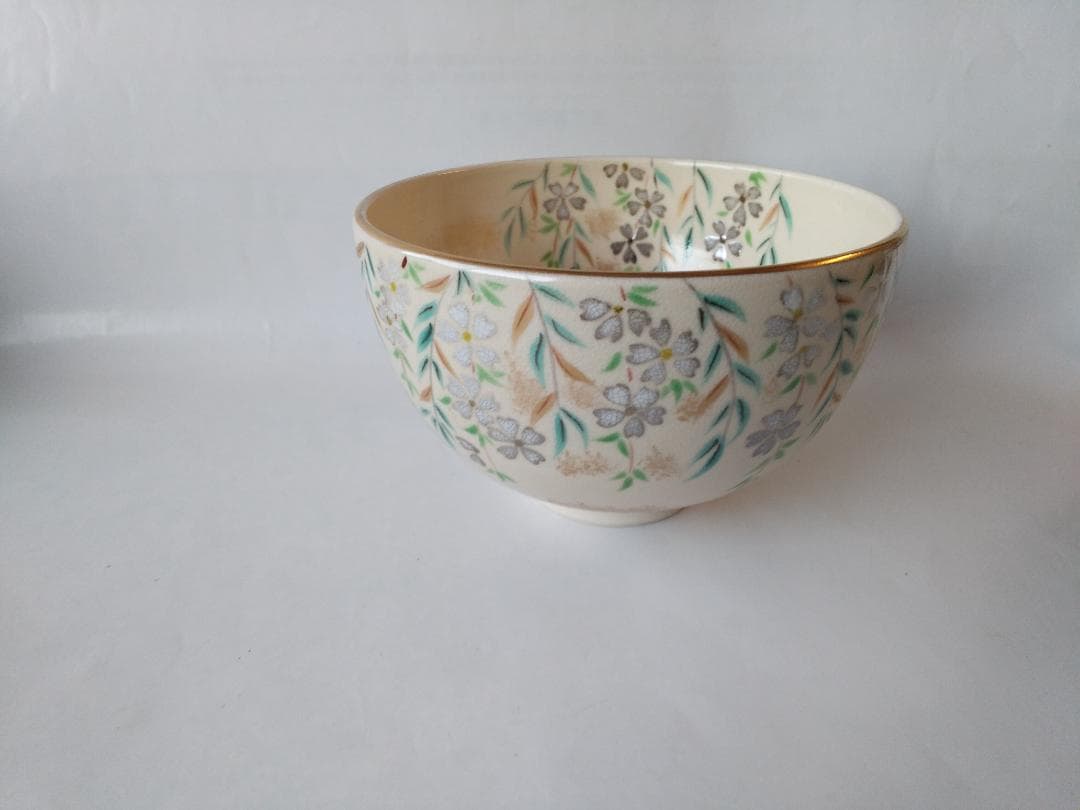 橋本紫雲 平安紫雲 色絵 柳桜文 茶碗 共箱 茶道具 茶器 抹茶碗 新品 です。