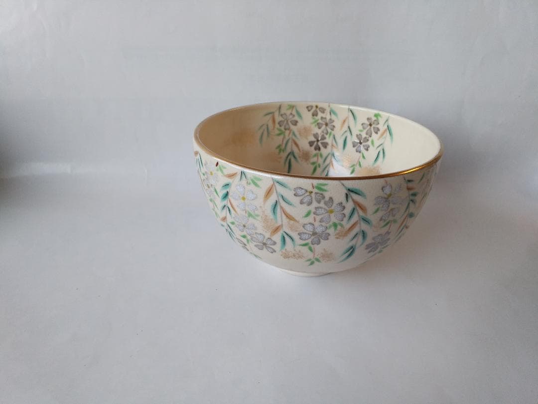 橋本紫雲 平安紫雲 色絵 柳桜文 茶碗 共箱 茶道具 茶器 抹茶碗 新品 です。