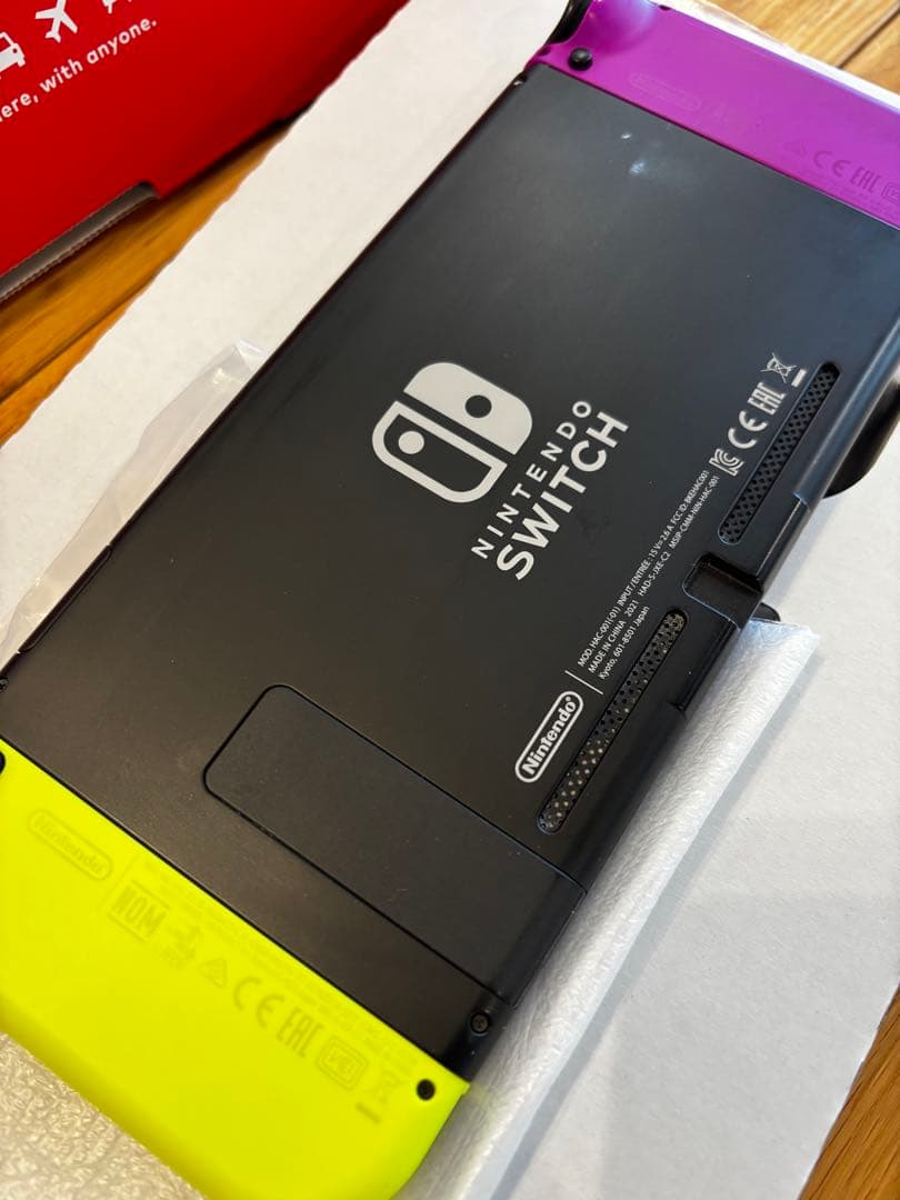 Nintendo Switch 本体　ネオンパープル（L）　ネオンイエロー（R）