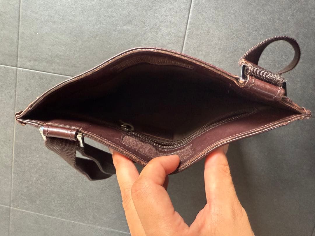 GUCCI ブラウンレザーショルダーバッグ