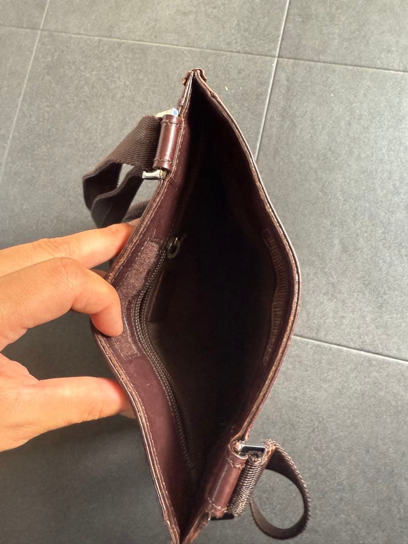 GUCCI ブラウンレザーショルダーバッグ