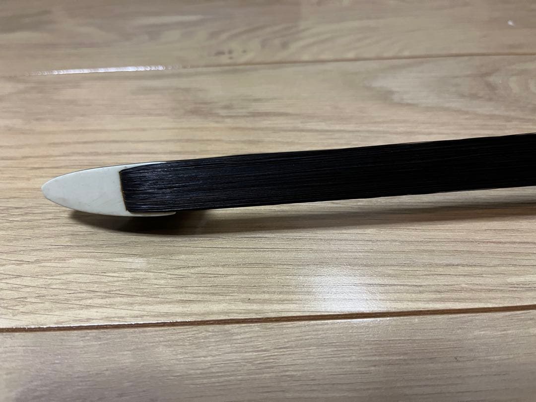 コントラバスカーボン弓　黒毛　ノーブランドケース付