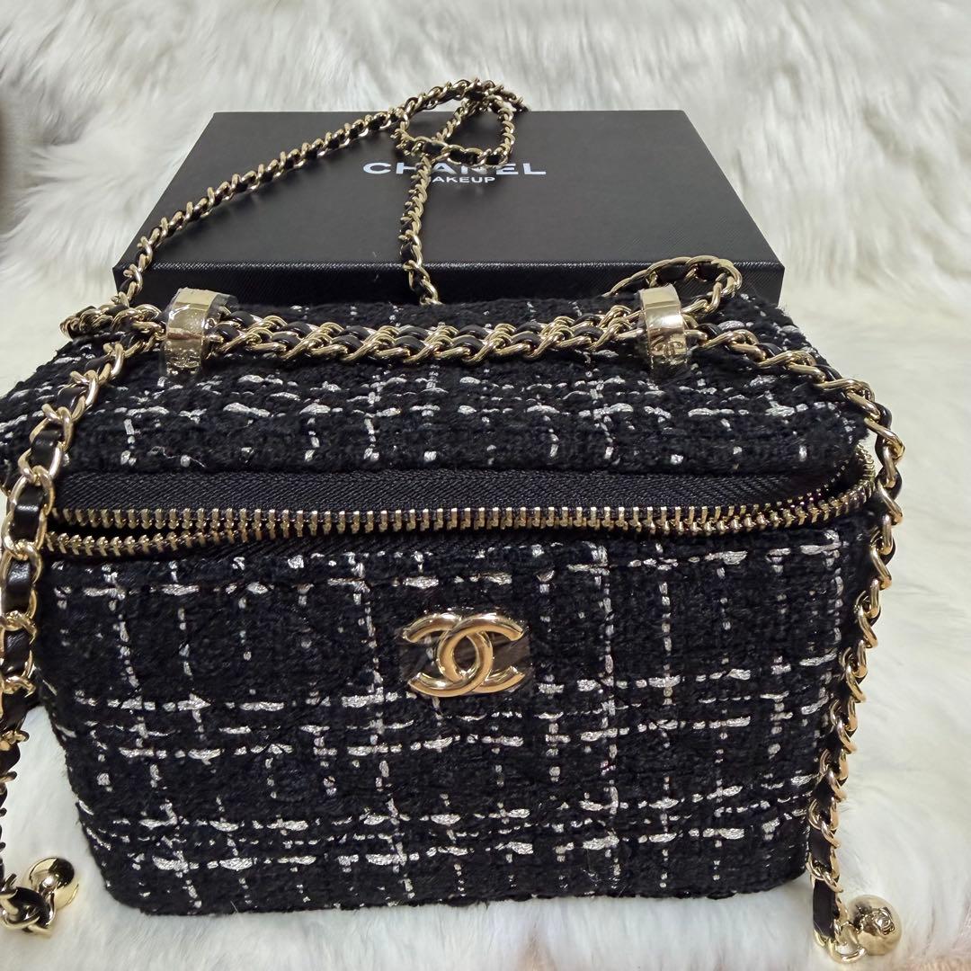 Chanel VIP ギフト ツイード ショルダーバッグ