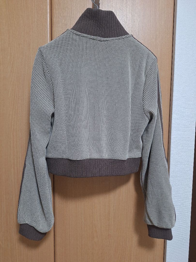 アディダス クロップ トラックトップ