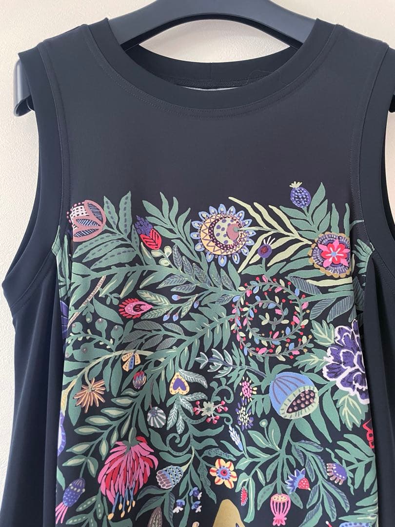 トクコプルミエブォル花柄ノースリーブチュニック