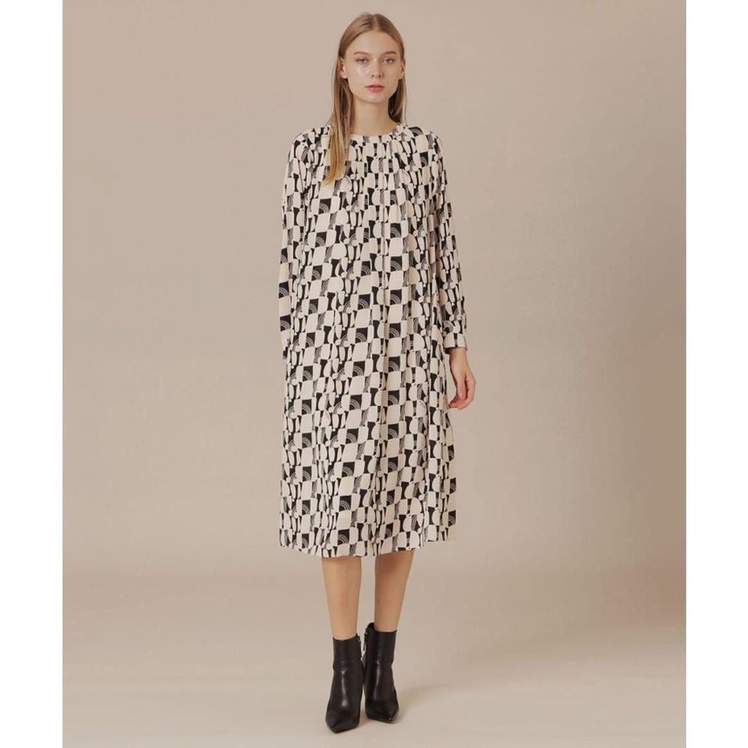 ほぼ未使用品 マッキントッシュロンドン　レトロタイルプリントワンピース