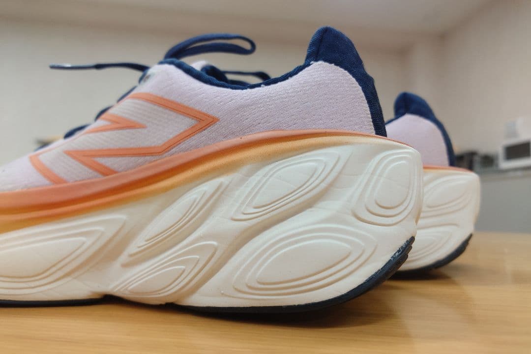 着用1回☆ニューバランス フレッシュフォーム 厚底ランニングシューズ 25cm