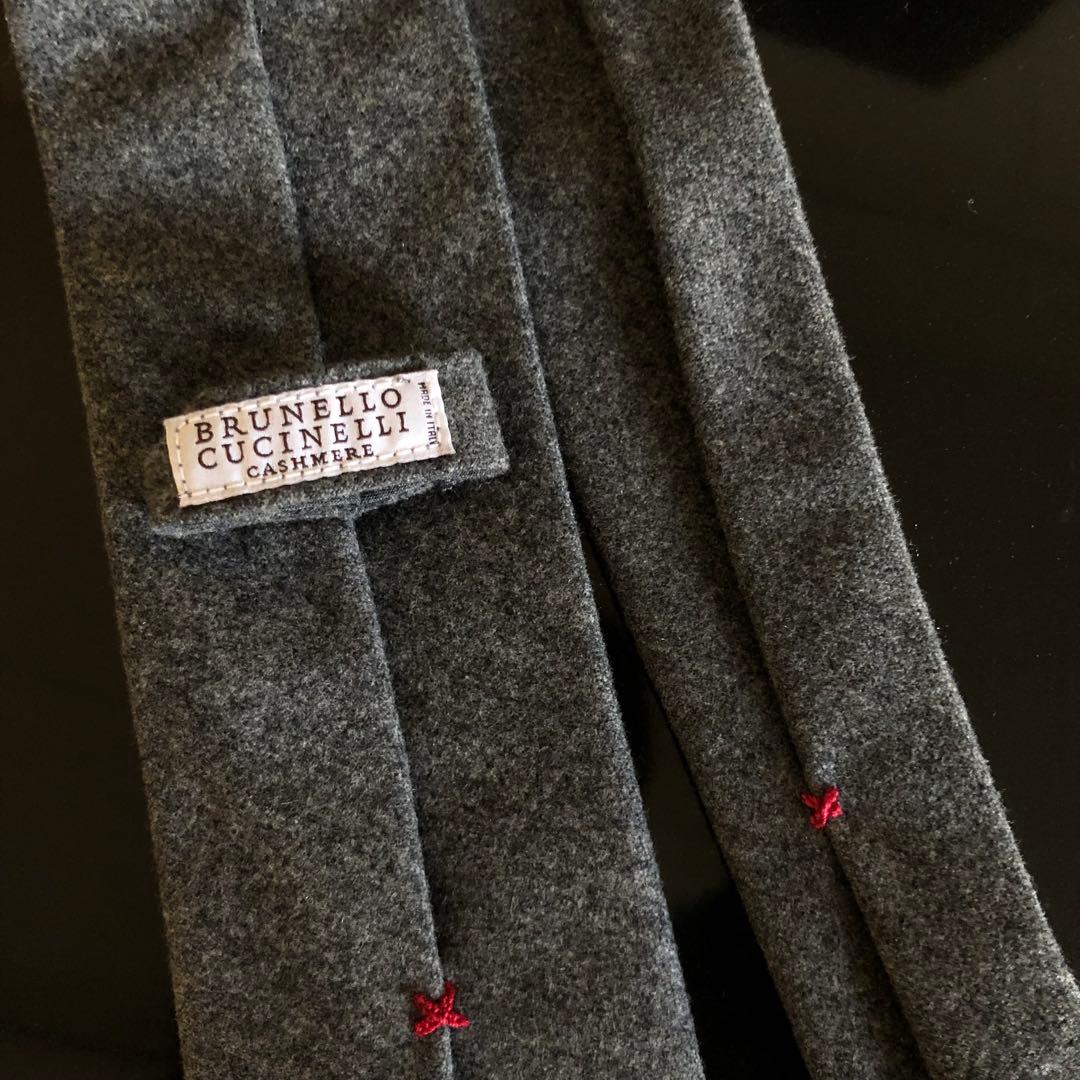 ブルネロクチネリ　ネクタイ　グレー