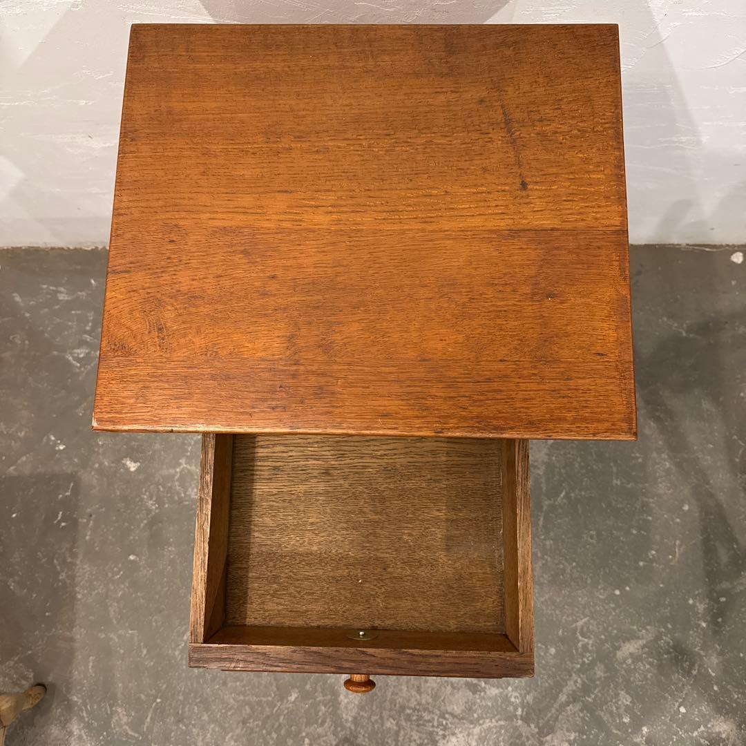 ヴィンテージ　木製サイドテーブル　引き出し／扉収納付き
