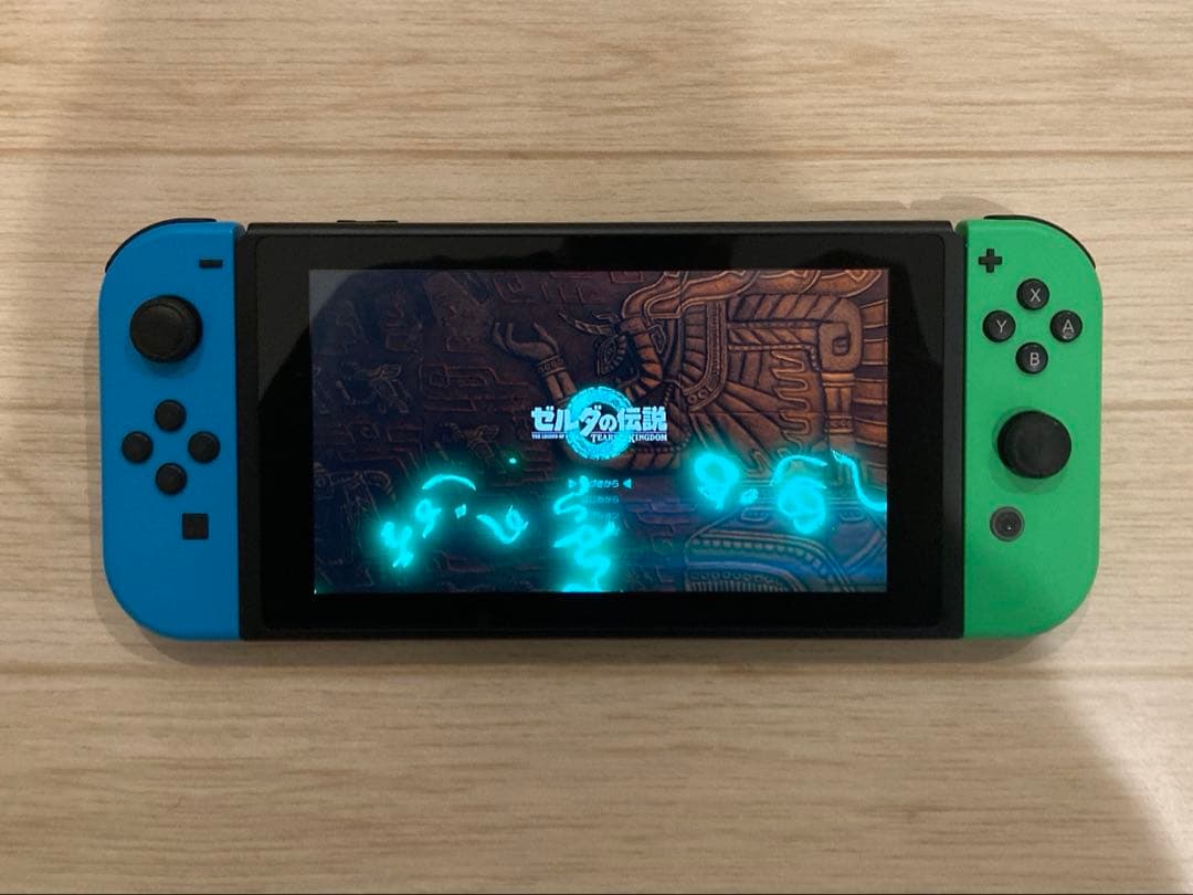 Nintendo Switch 本体＋Joy-Con（青・緑）、付属品
