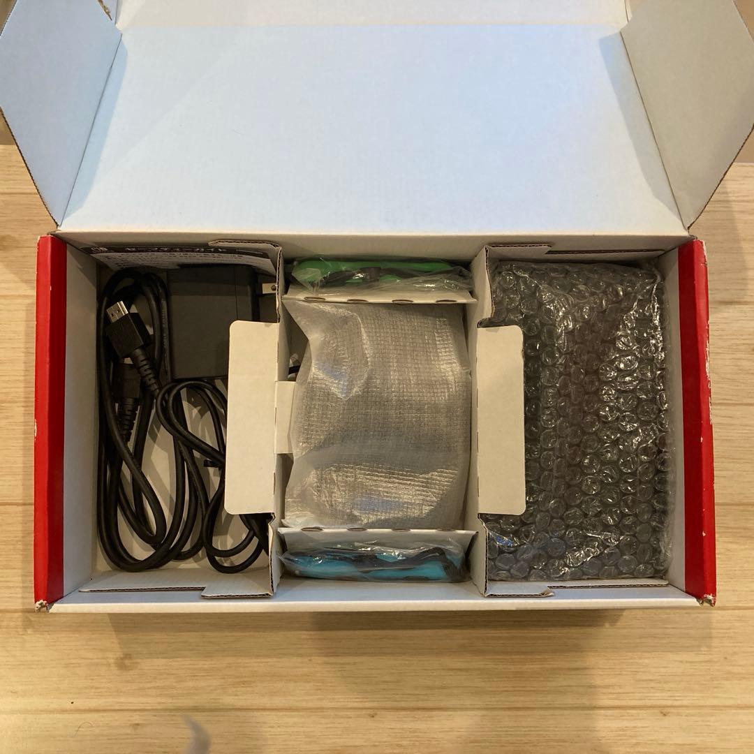 Nintendo Switch 本体＋Joy-Con（青・緑）、付属品