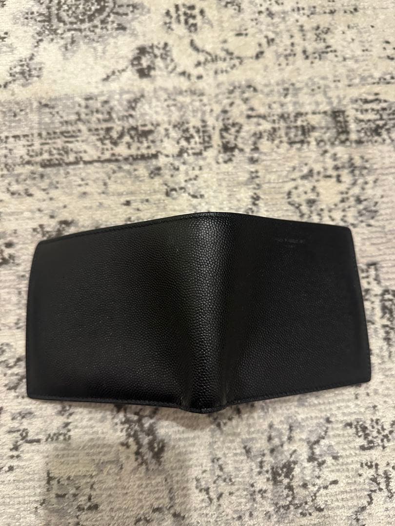 サンローラン　黒 レザー 二つ折り財布