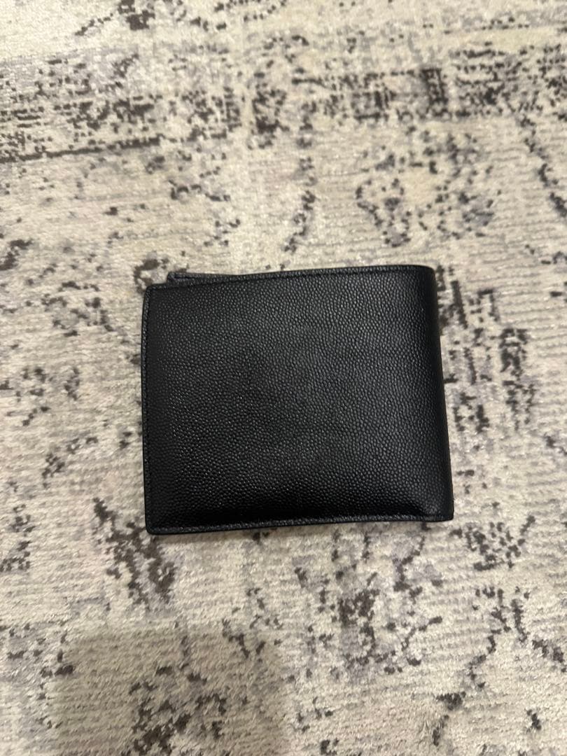 サンローラン　黒 レザー 二つ折り財布
