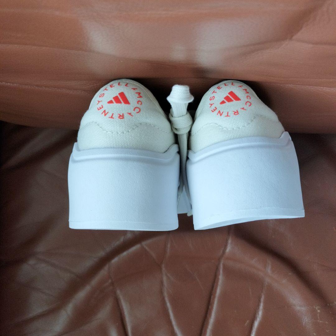新品未使用アディダスステラマッカートニー　ホワイトスニーカー23.5センチ