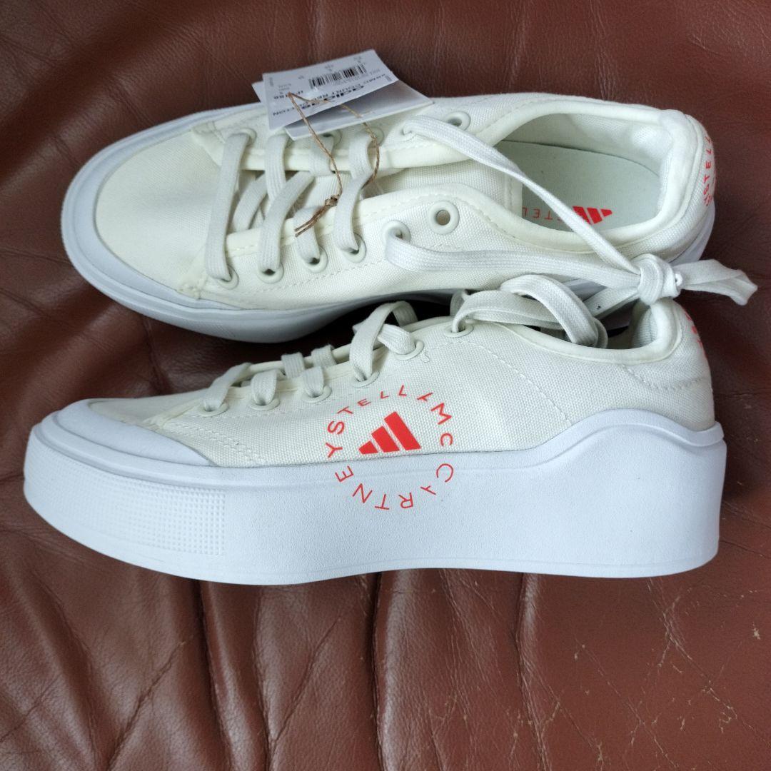 新品未使用アディダスステラマッカートニー　ホワイトスニーカー23.5センチ