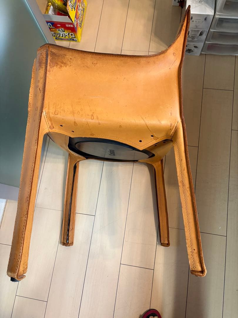 ゴ*ン様 Cassina アームチェア オレンジ色