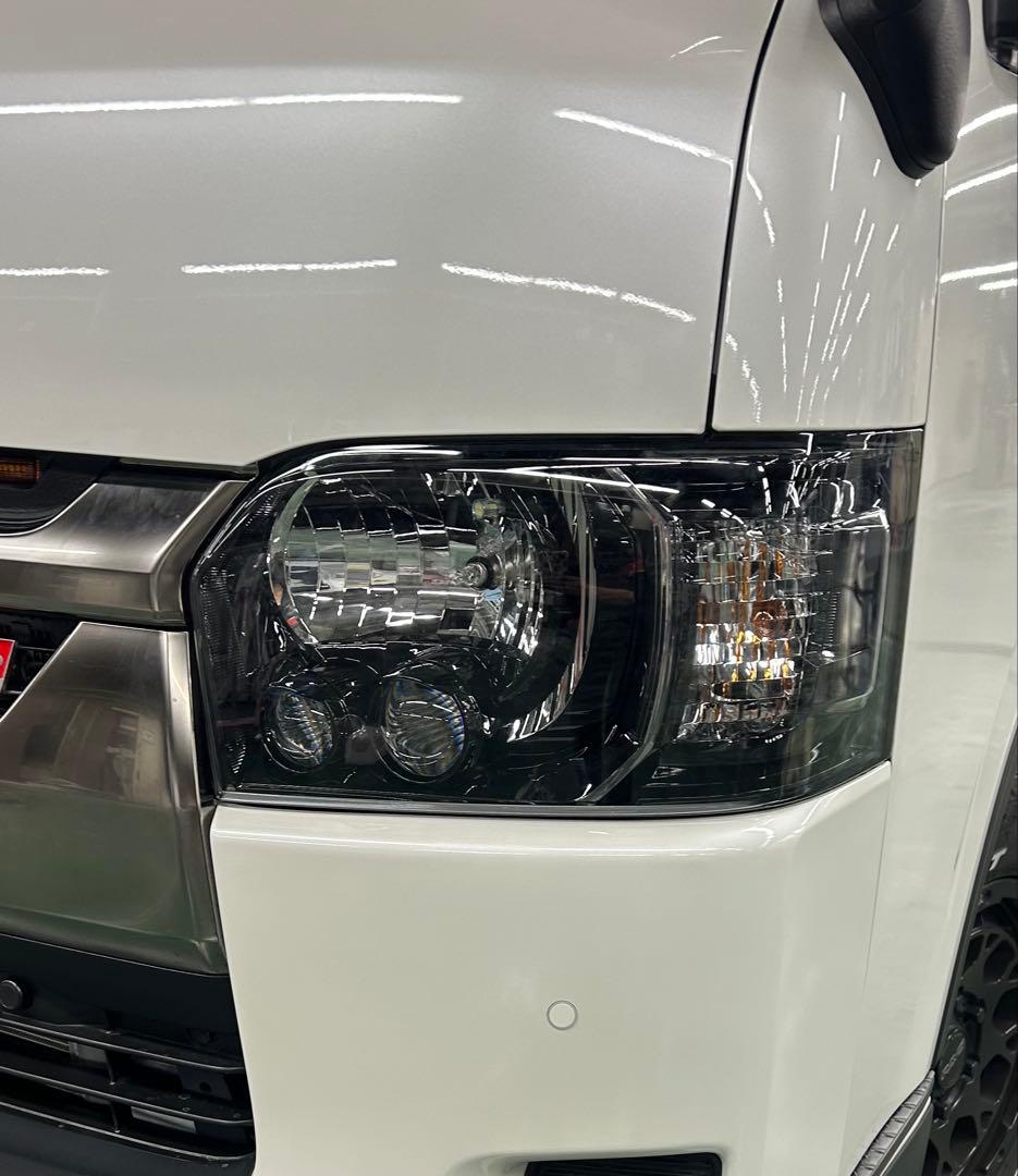 200系ハイエース　8型ヘッドライト　　　　　インナーブラック　純正