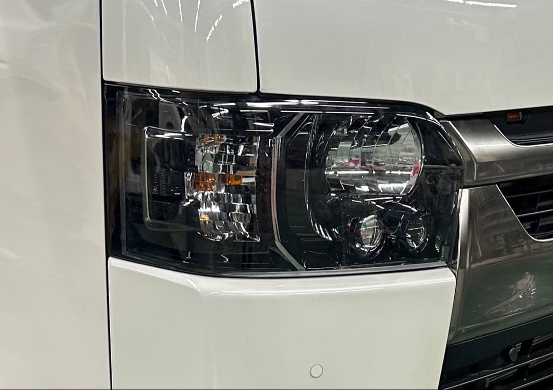 200系ハイエース　8型ヘッドライト　　　　　インナーブラック　純正