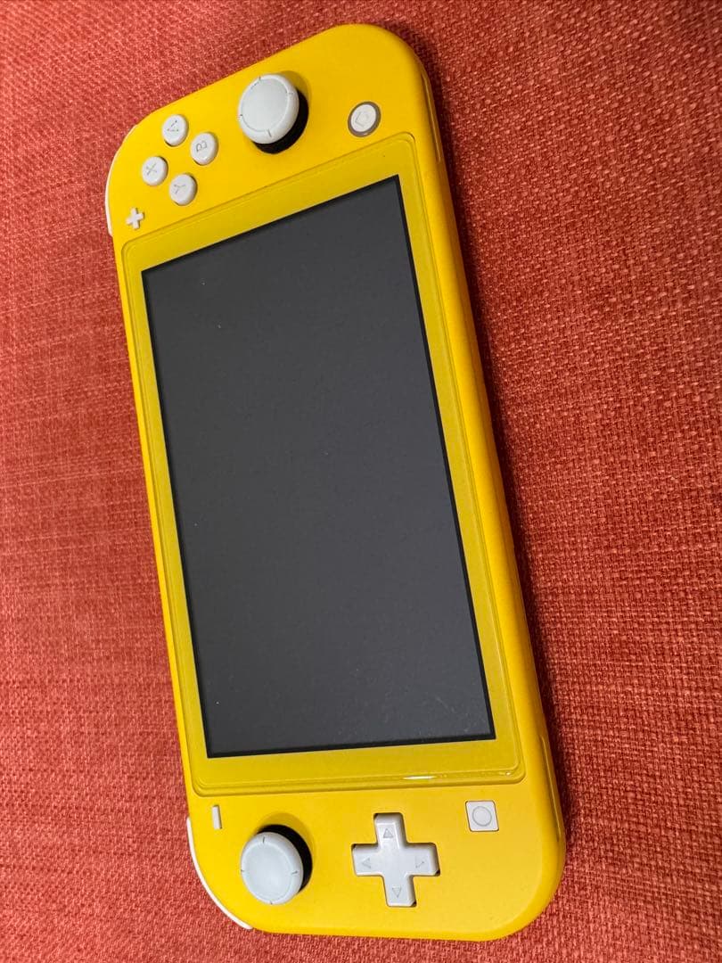 ケース付き Nintendo Switch Lite イエロー sdカード付き
