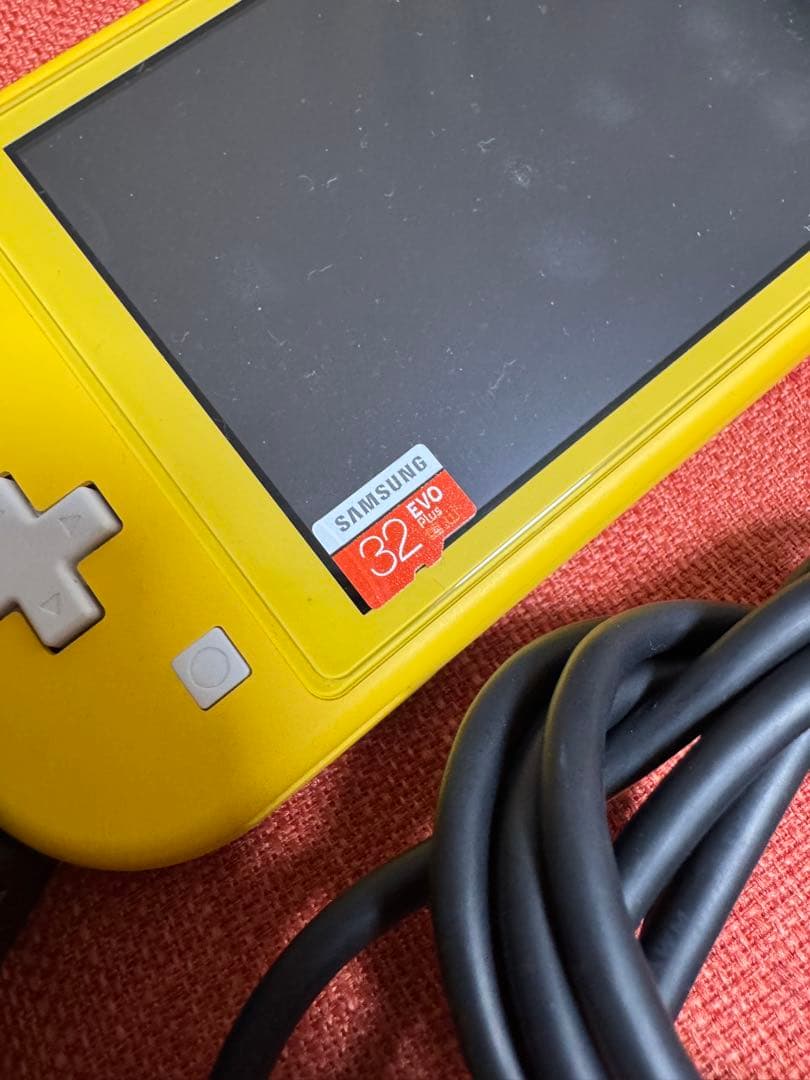 ケース付き Nintendo Switch Lite イエロー sdカード付き