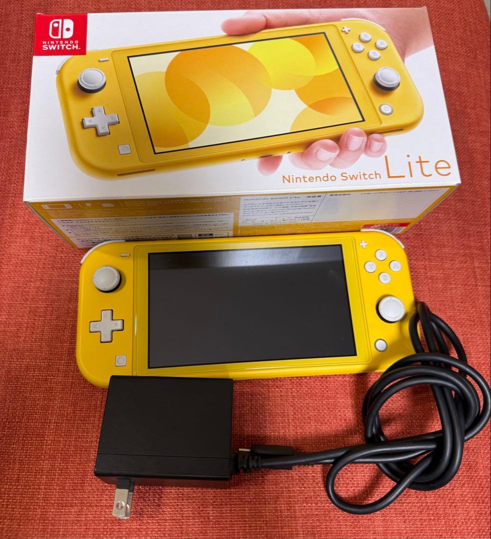 ケース付き Nintendo Switch Lite イエロー sdカード付き