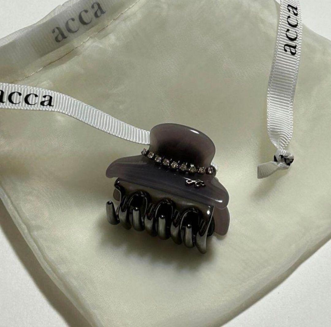 紫色のラインストーン付きヘアクリップ