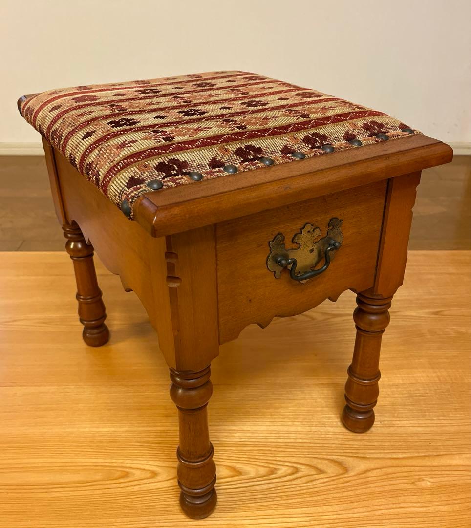 横浜ダニエルドレッサー椅子 収納付きスツール