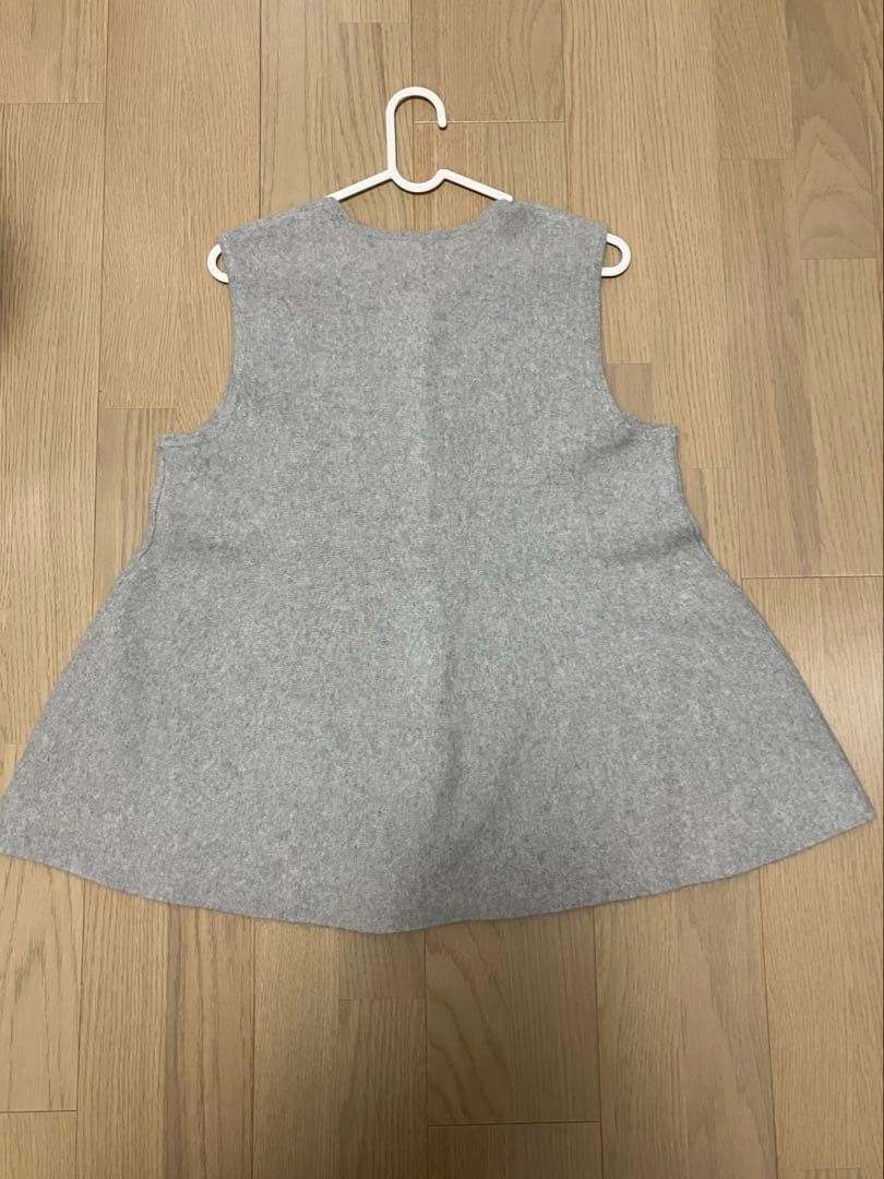 今期　新品未使用　FOXブレンド セッケツ ニット ジレ