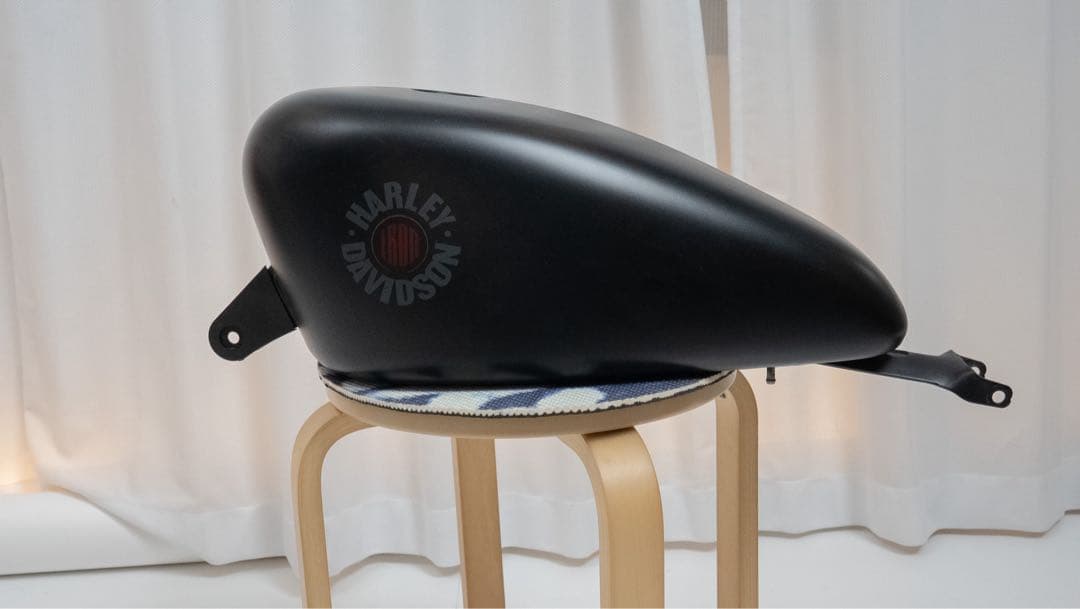 XL883n 2020年モデル純正タンク　ハーレー 中古