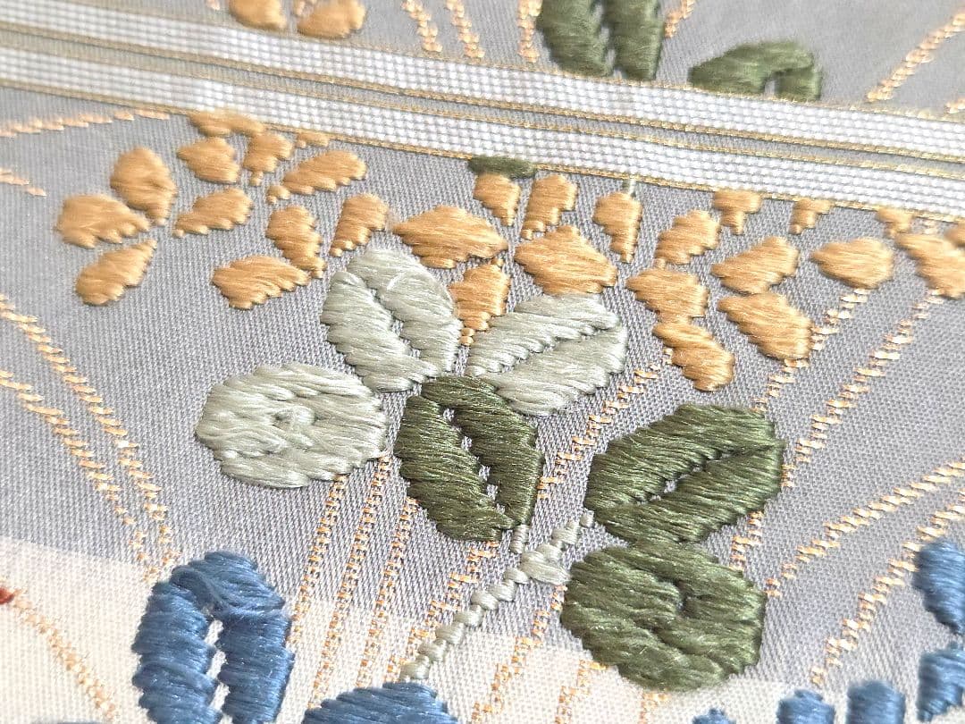 B5◆着物くつろぎ 唐織 季節の花々 金糸 六通 正絹 フォーマルな袋帯