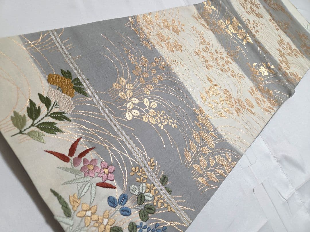 B5◆着物くつろぎ 唐織 季節の花々 金糸 六通 正絹 フォーマルな袋帯