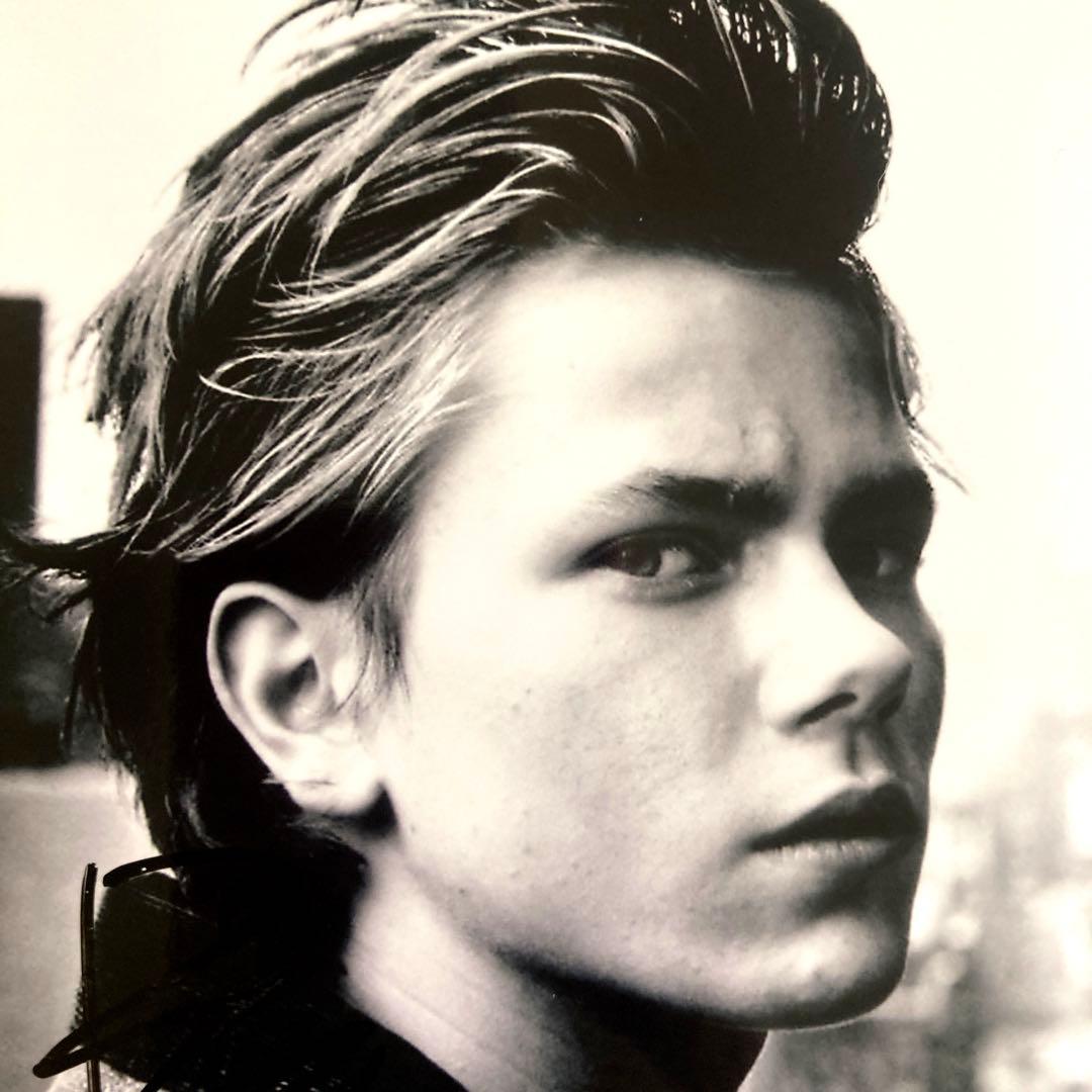 セール中…リヴァー・フェニックス直筆サイン入り写真…