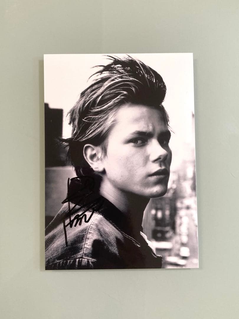 セール中…リヴァー・フェニックス直筆サイン入り写真…