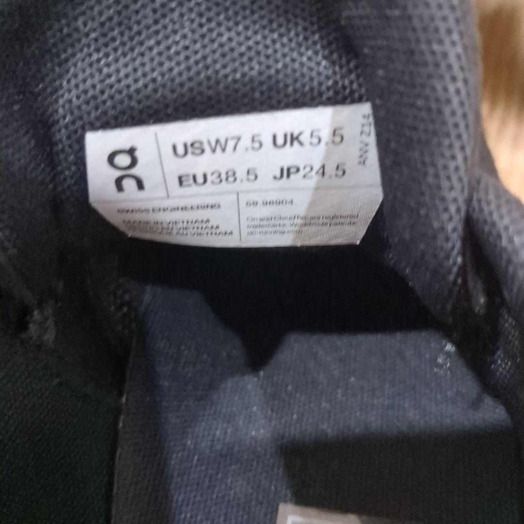 on ブラック スニーカー